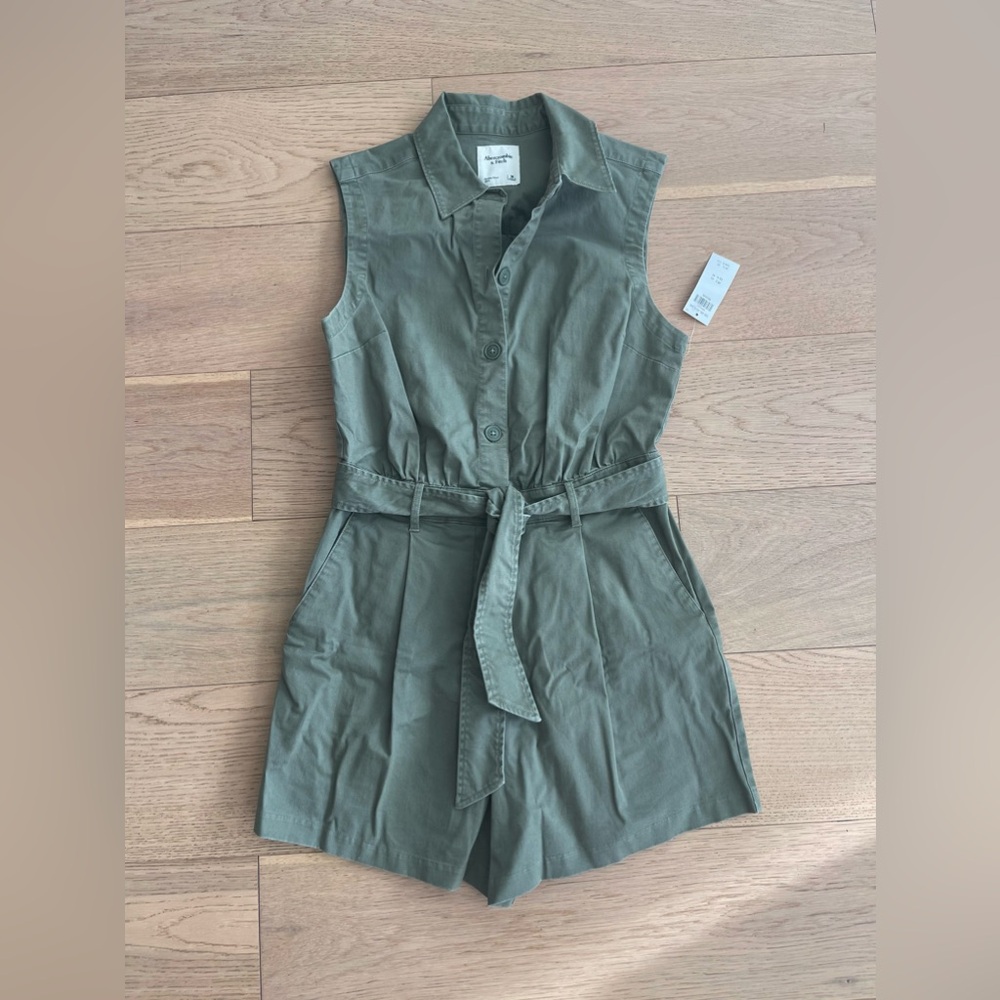NWT Abercrombie & Fitch Sleeveless Olive Romper - Size Medium